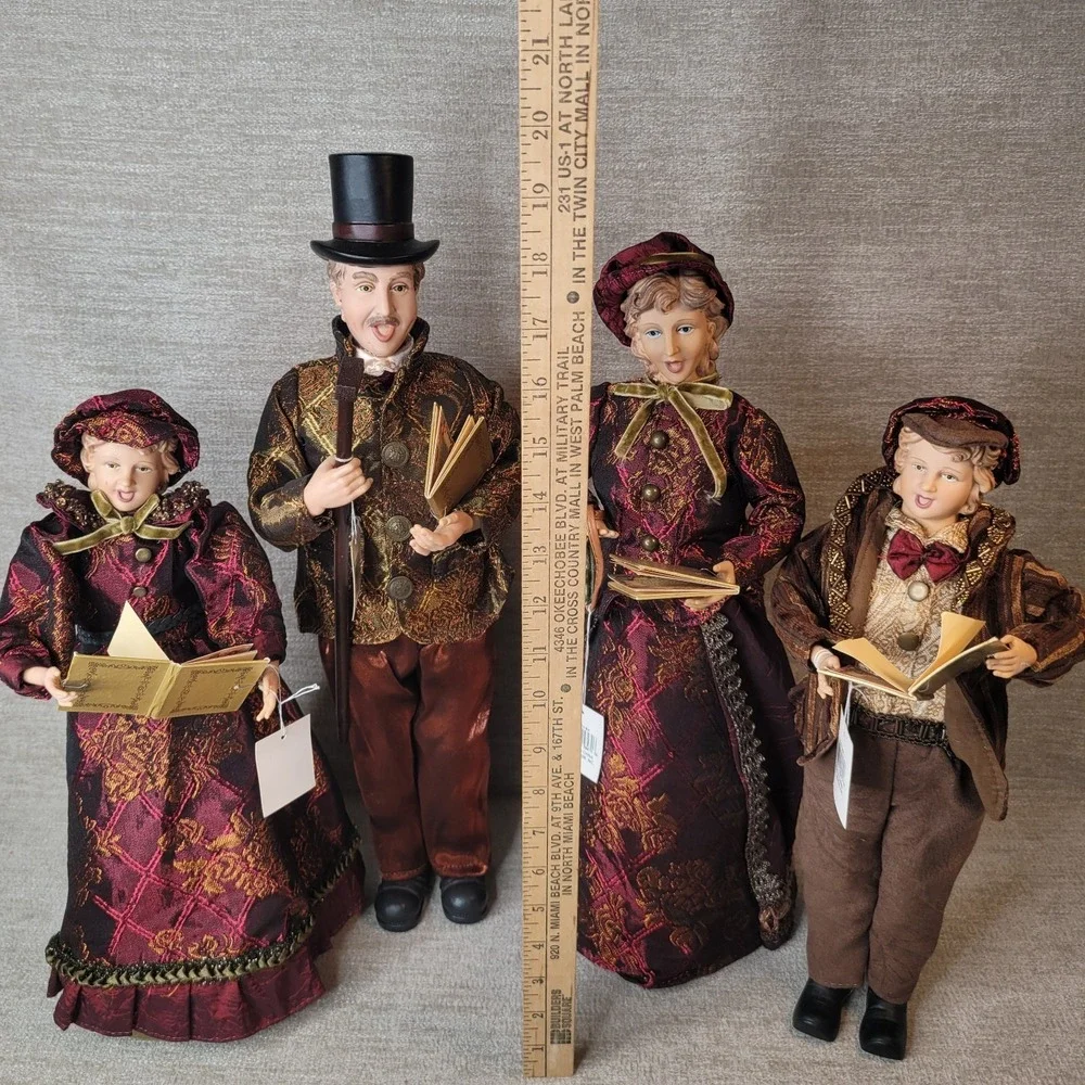 Paul Minor Victorian Christmas Caroler Family Set 4 NWT Mom Dad Boy Girl RARE
